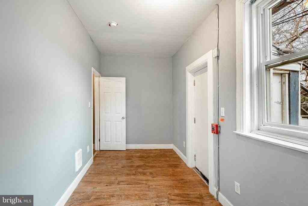 5323 (address hidden) #1stFL - Photo 3 of 16