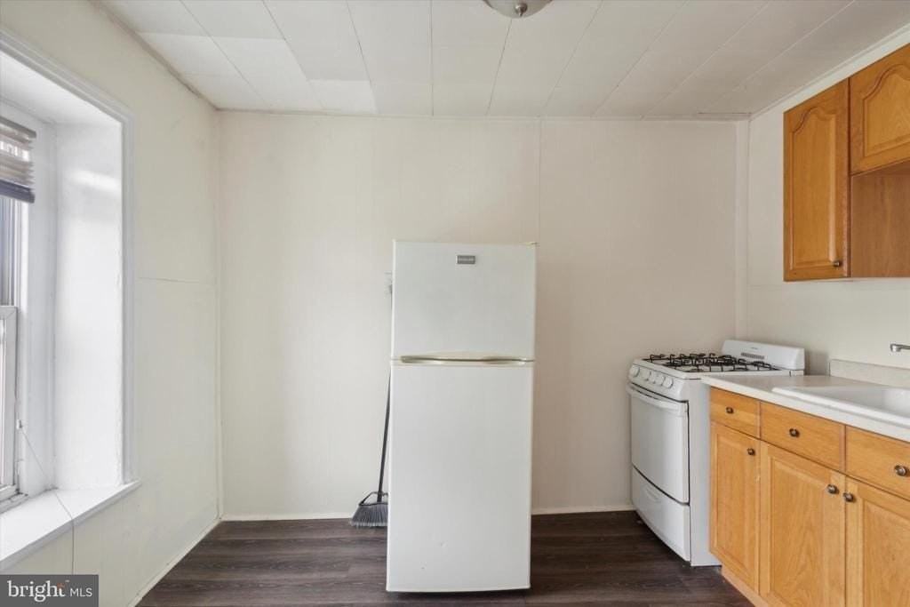 448 Krams Ave #3 - Photo 5 of 14