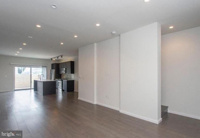 527 W Jefferson St - Photo 3 of 19