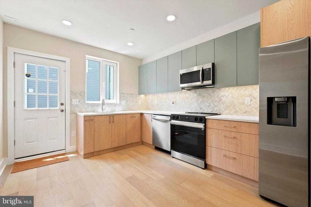 2440 E Harold St - Photo 4 of 15