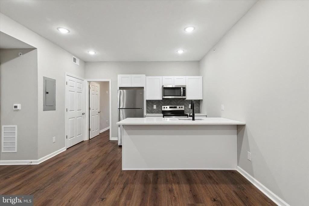 1230 N Marshall St - Photo 3 of 13