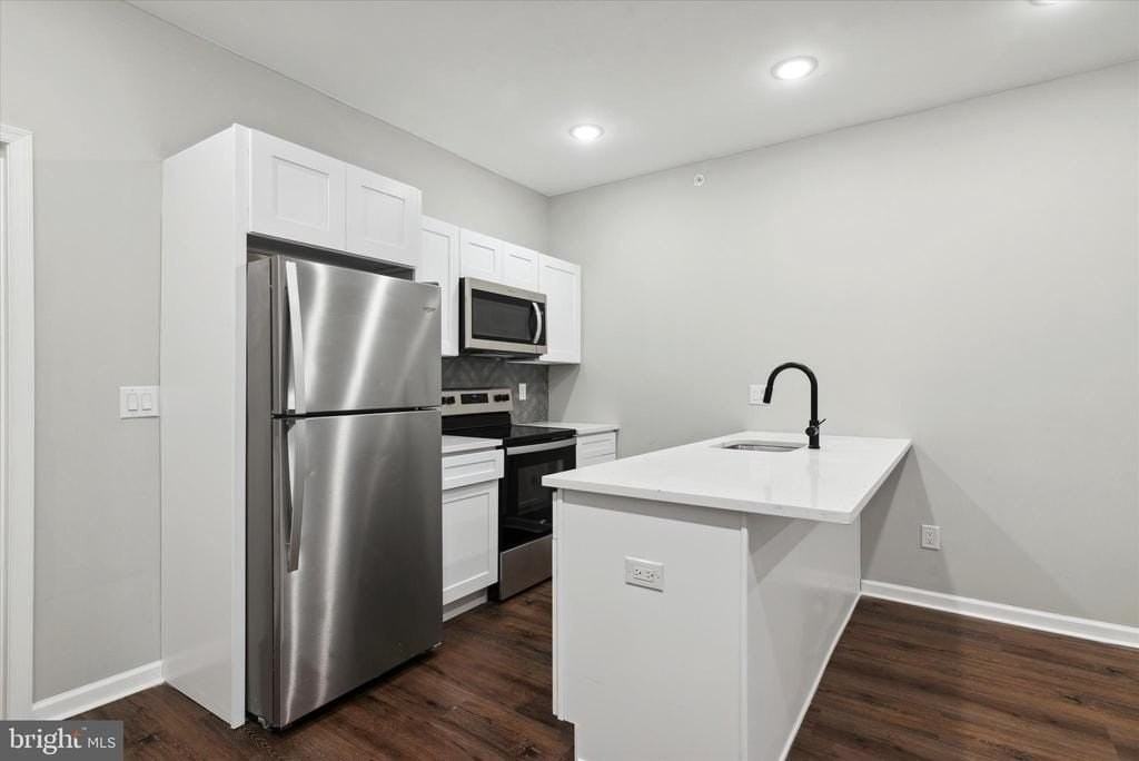 1230 N Marshall St - Photo 4 of 13