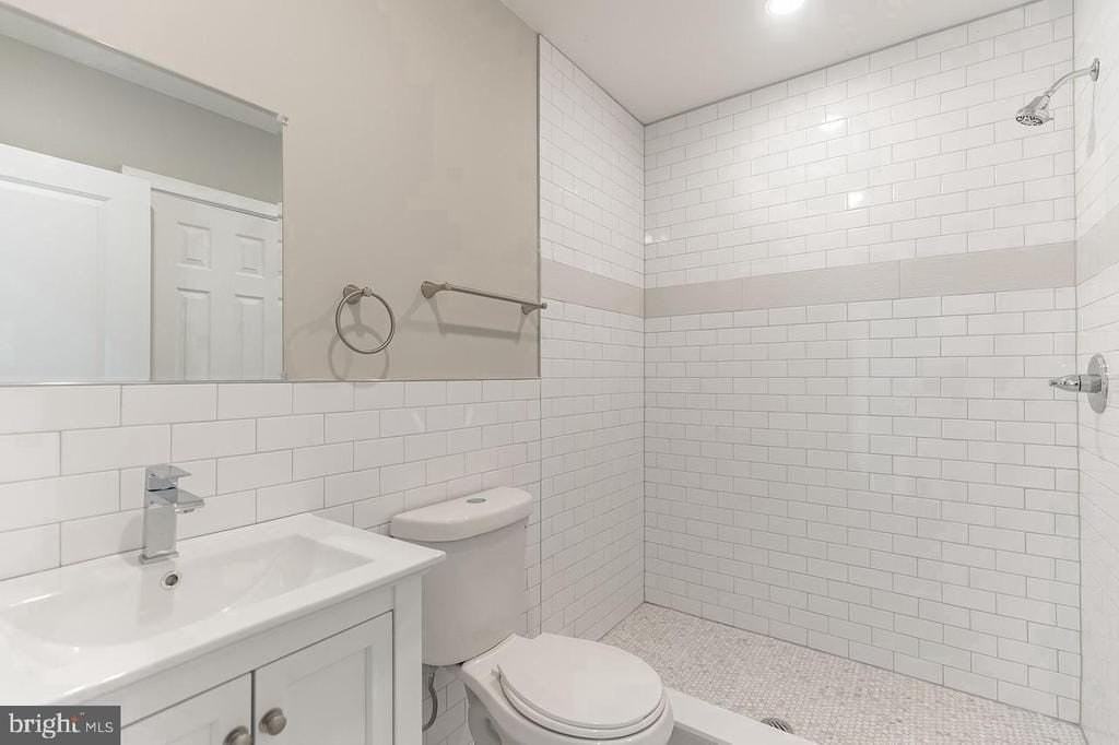 2243 N Broad St - Photo 6 of 9