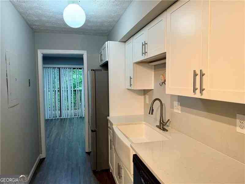 1059 Mariners Dr - Photo 4 of 25