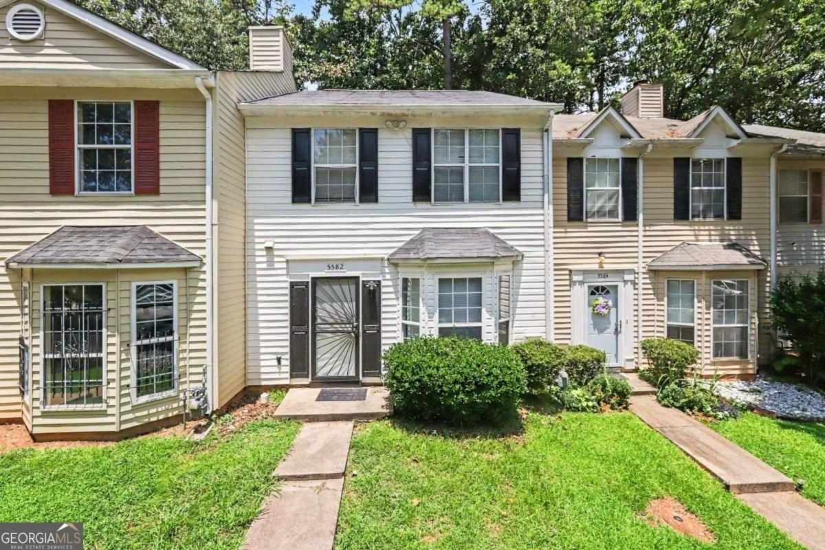 5582 Stonington Trace Pkwy - Photo 2 of 16