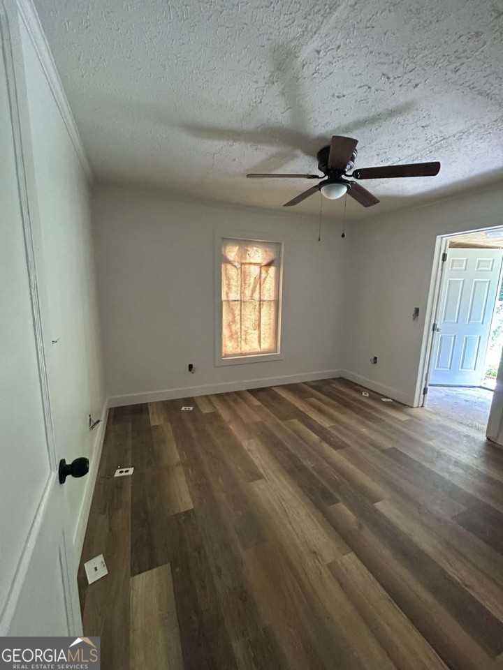 3850 Mercer St - Photo 4 of 8