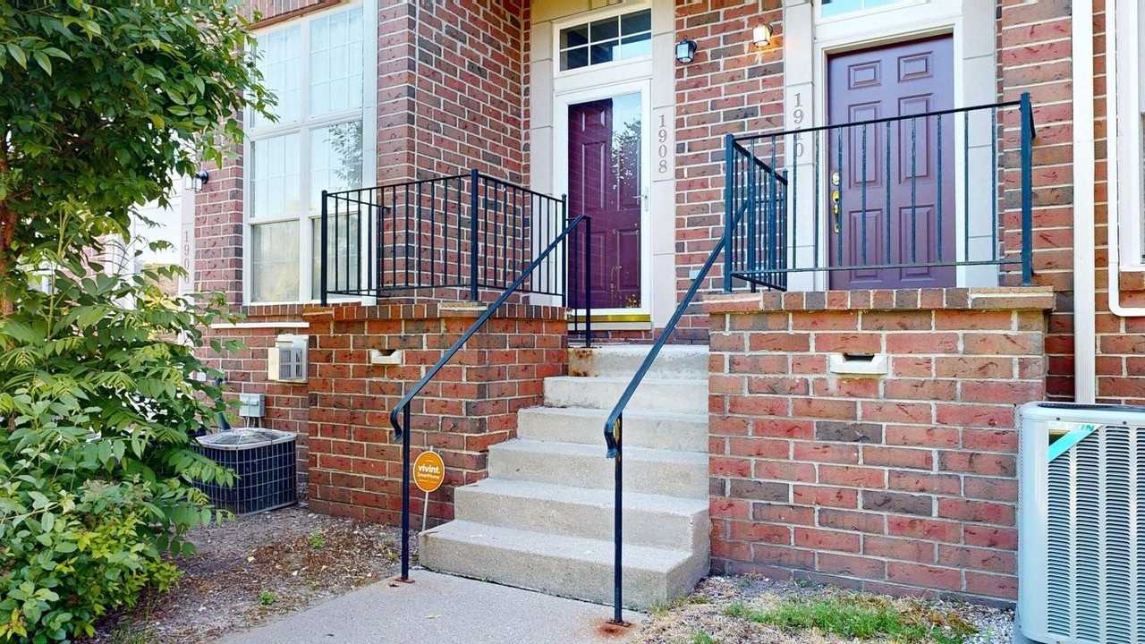 1908 Lindsay Ln - Photo 3 of 34
