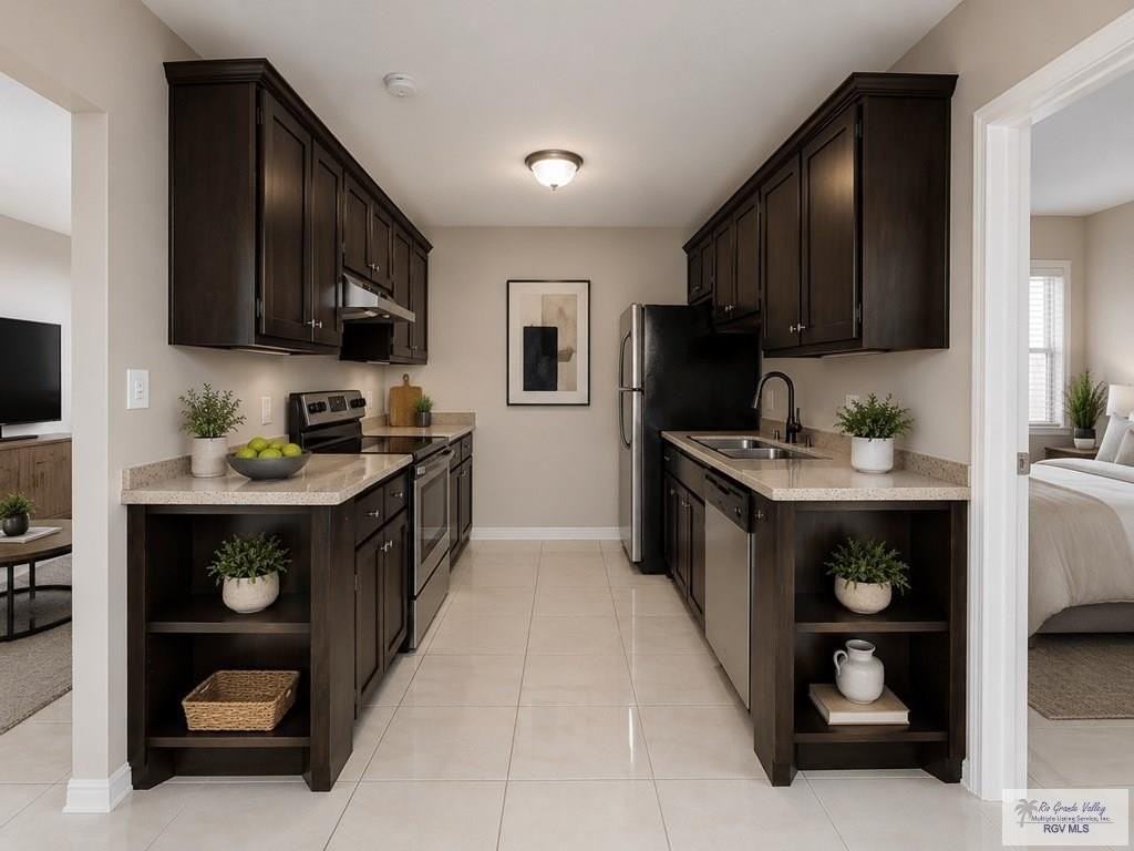 521 E Tyler Ave - Photo 4 of 10