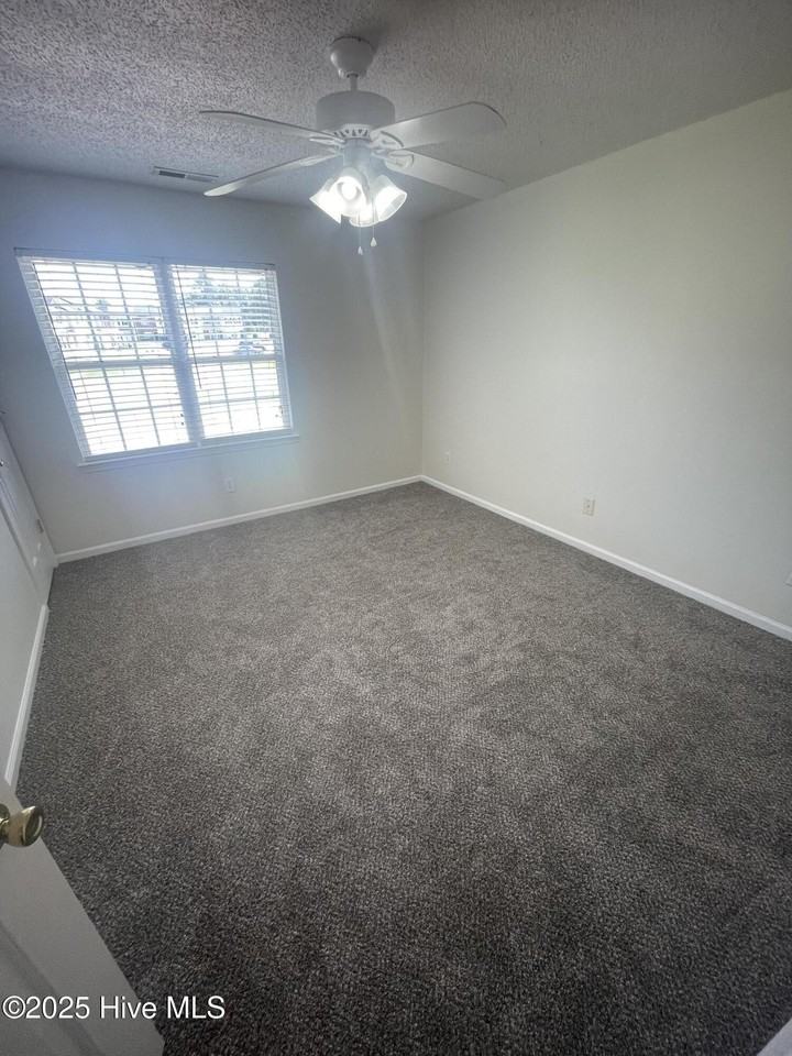 300 Pinegrove Ct - Photo 2 of 12