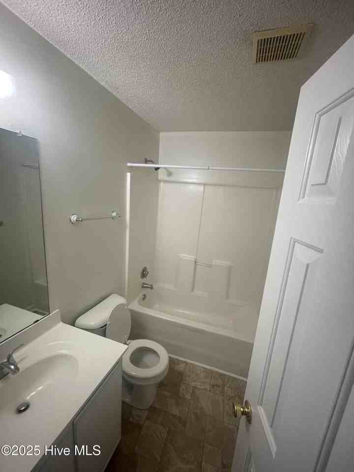 300 Pinegrove Ct - Photo 6 of 12