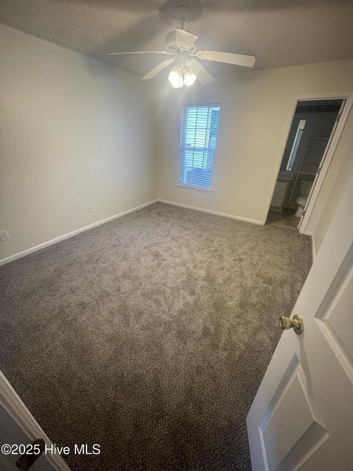 300 Pinegrove Ct - Photo 7 of 12