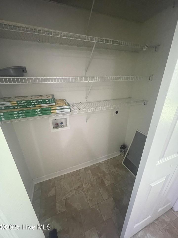 300 Pinegrove Ct - Photo 5 of 15