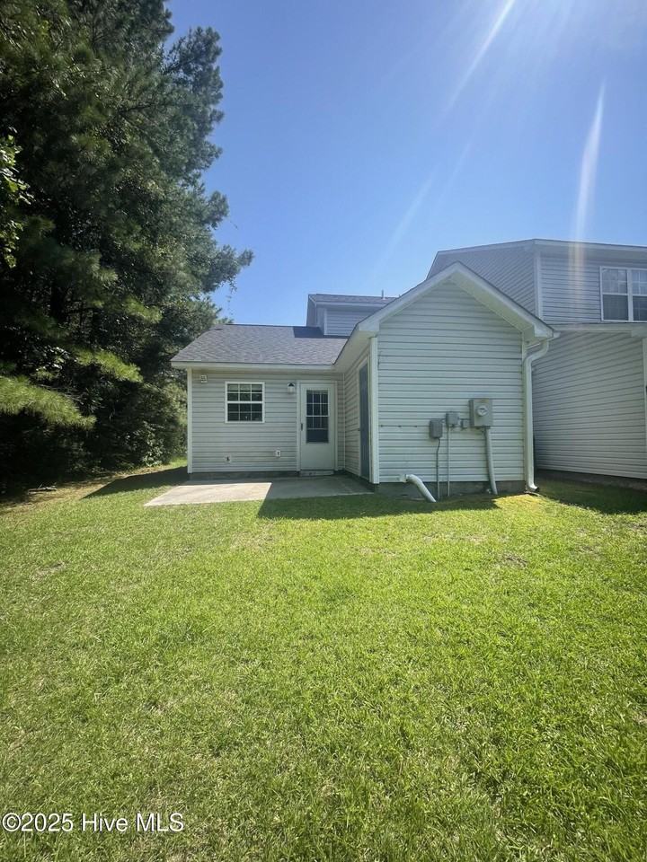300 Pinegrove Ct - Photo 6 of 15
