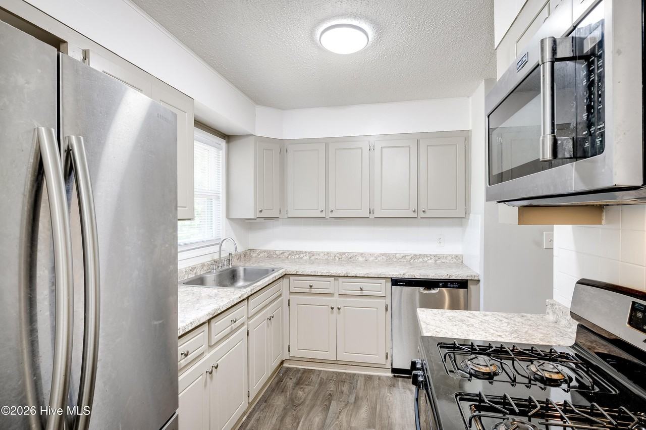 2107 Faircrest Ave #A - Photo 6 of 14