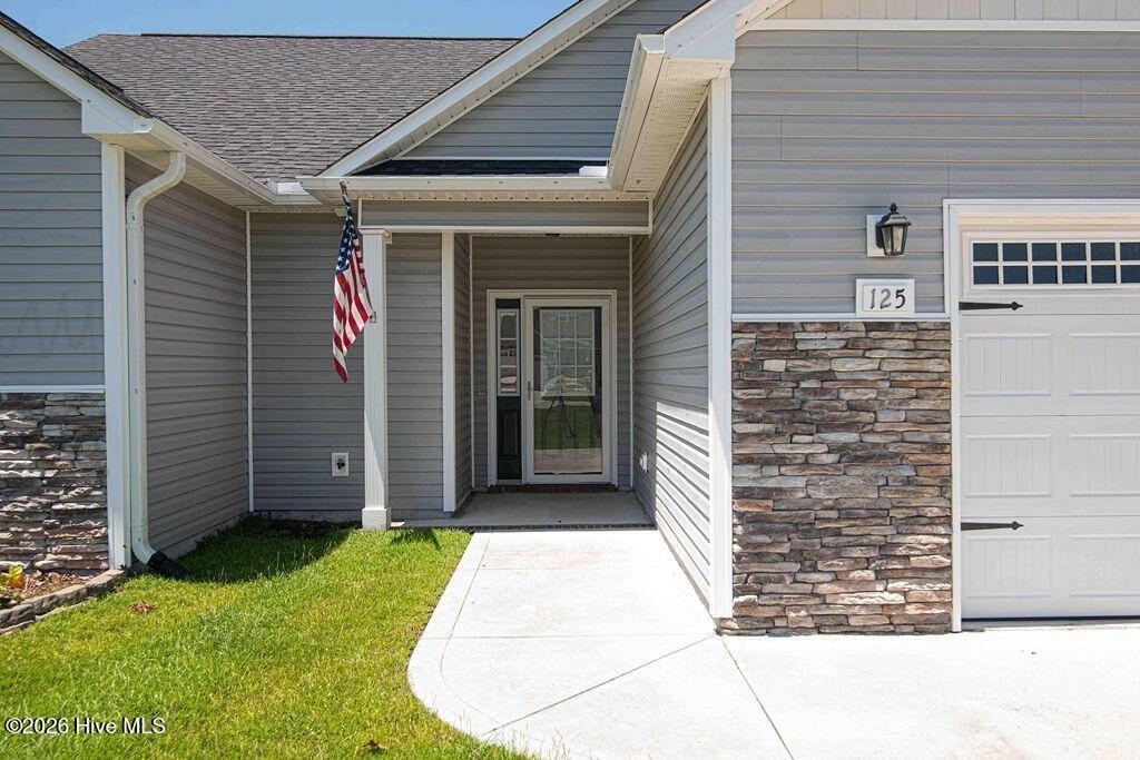 125 Bridgeport Dr - Photo 2 of 37