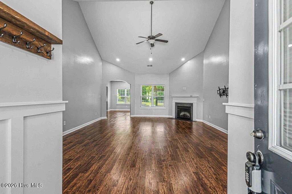 125 Bridgeport Dr - Photo 3 of 37