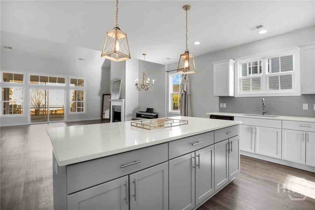 102 Oakdene Rd - Photo 5 of 33