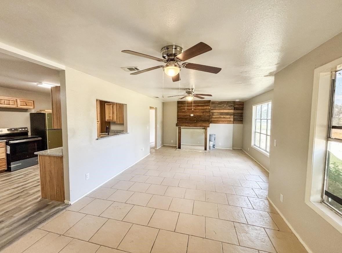 205 Cambridge Ln - Photo 4 of 27