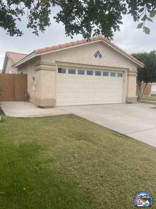 680 Sequoia St - Photo 2 of 31