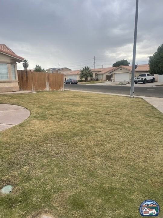 680 Sequoia St - Photo 3 of 31