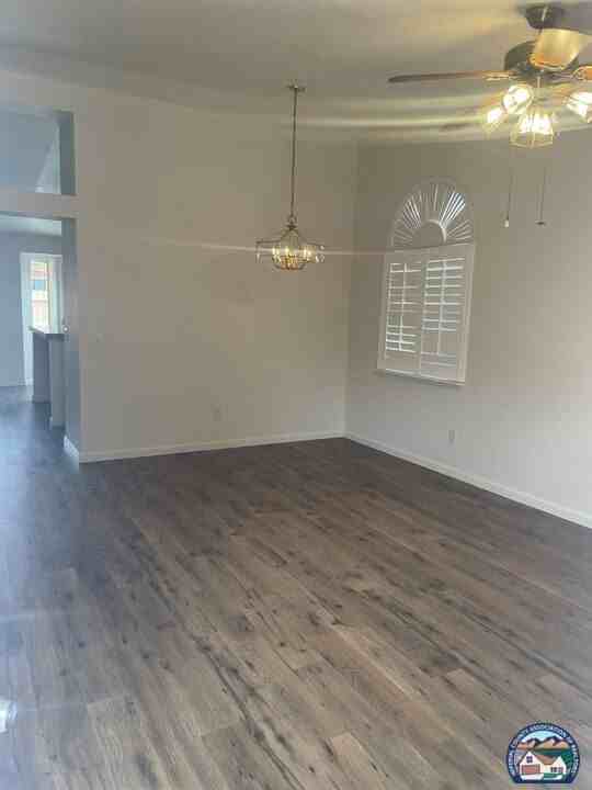 680 Sequoia St - Photo 5 of 31