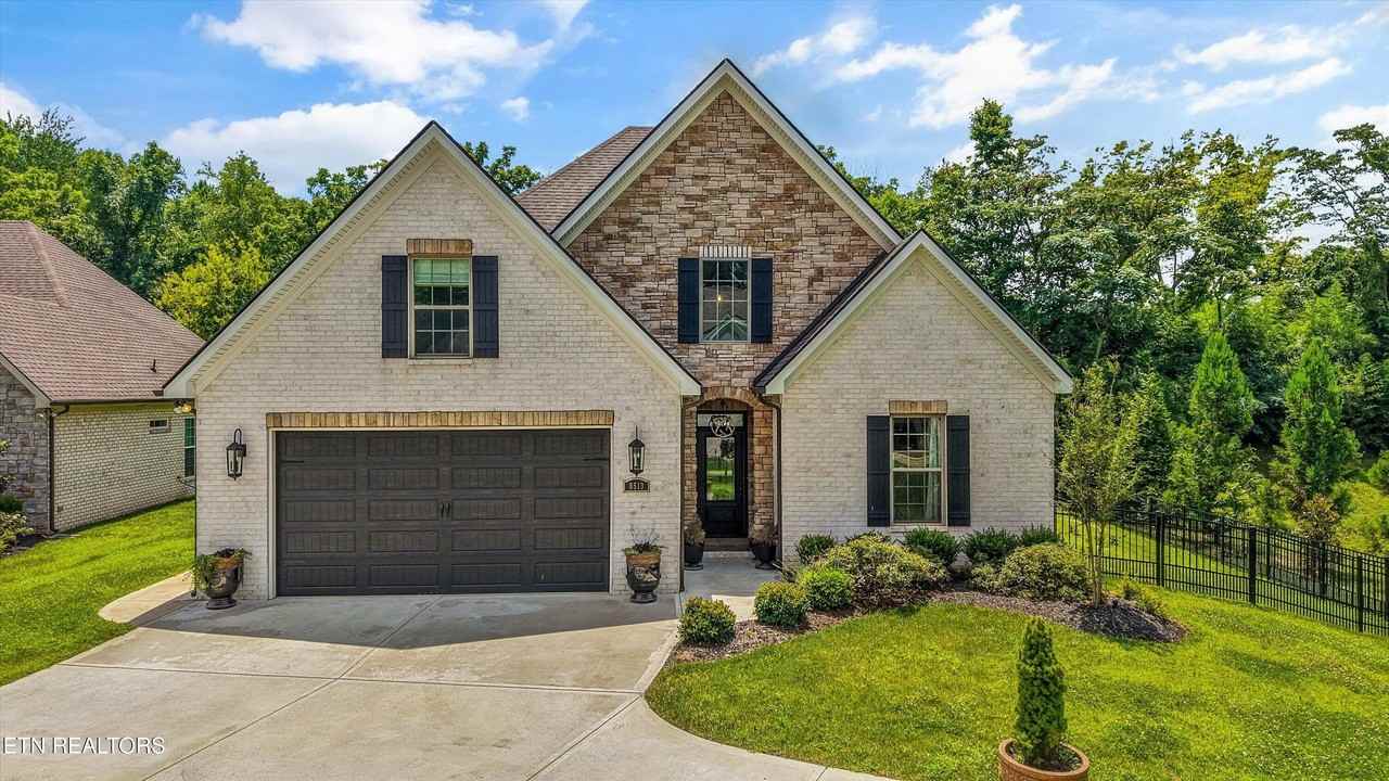 8513 Sunscape Ln - Photo 2 of 44
