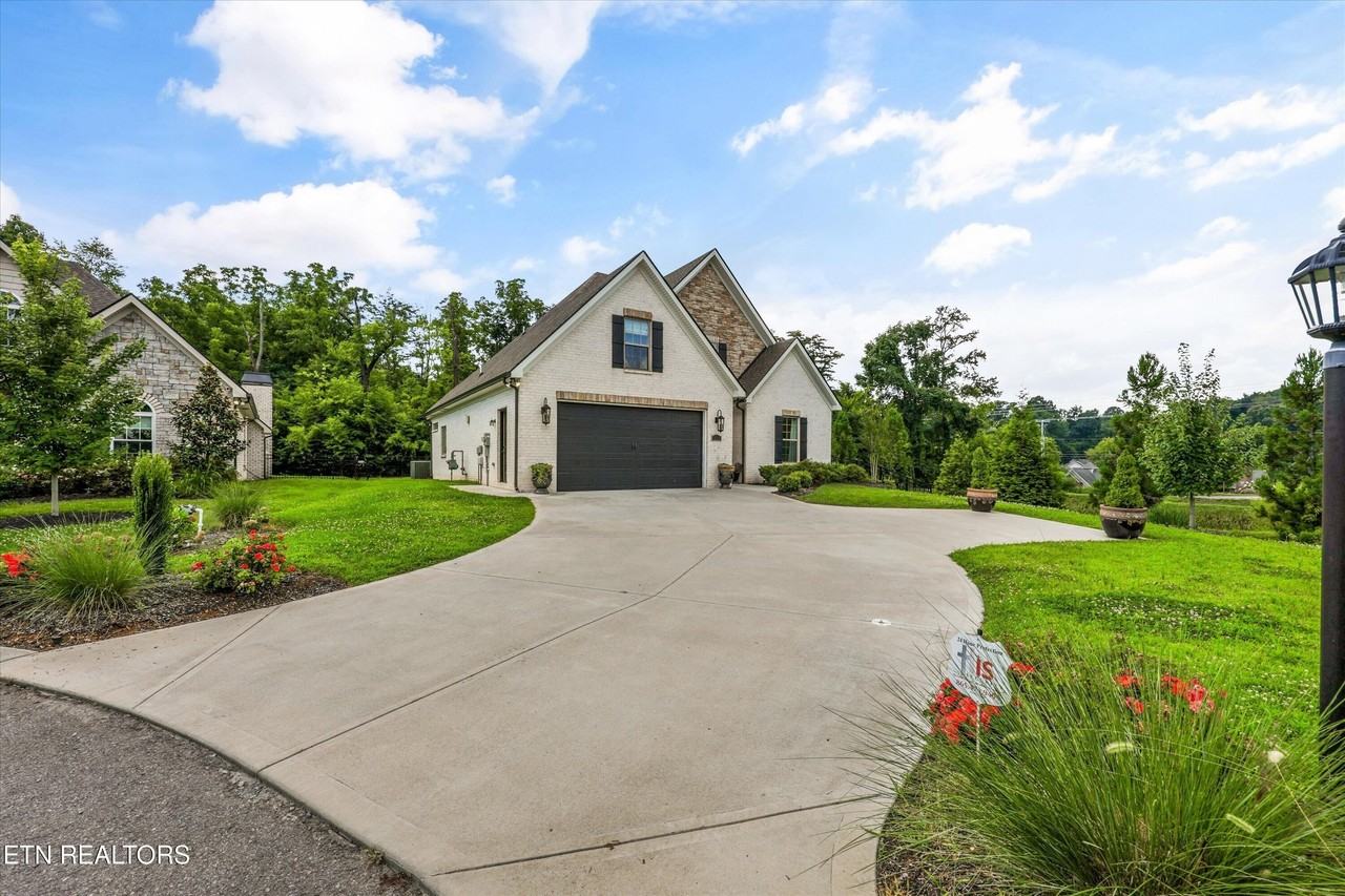 8513 Sunscape Ln - Photo 5 of 44