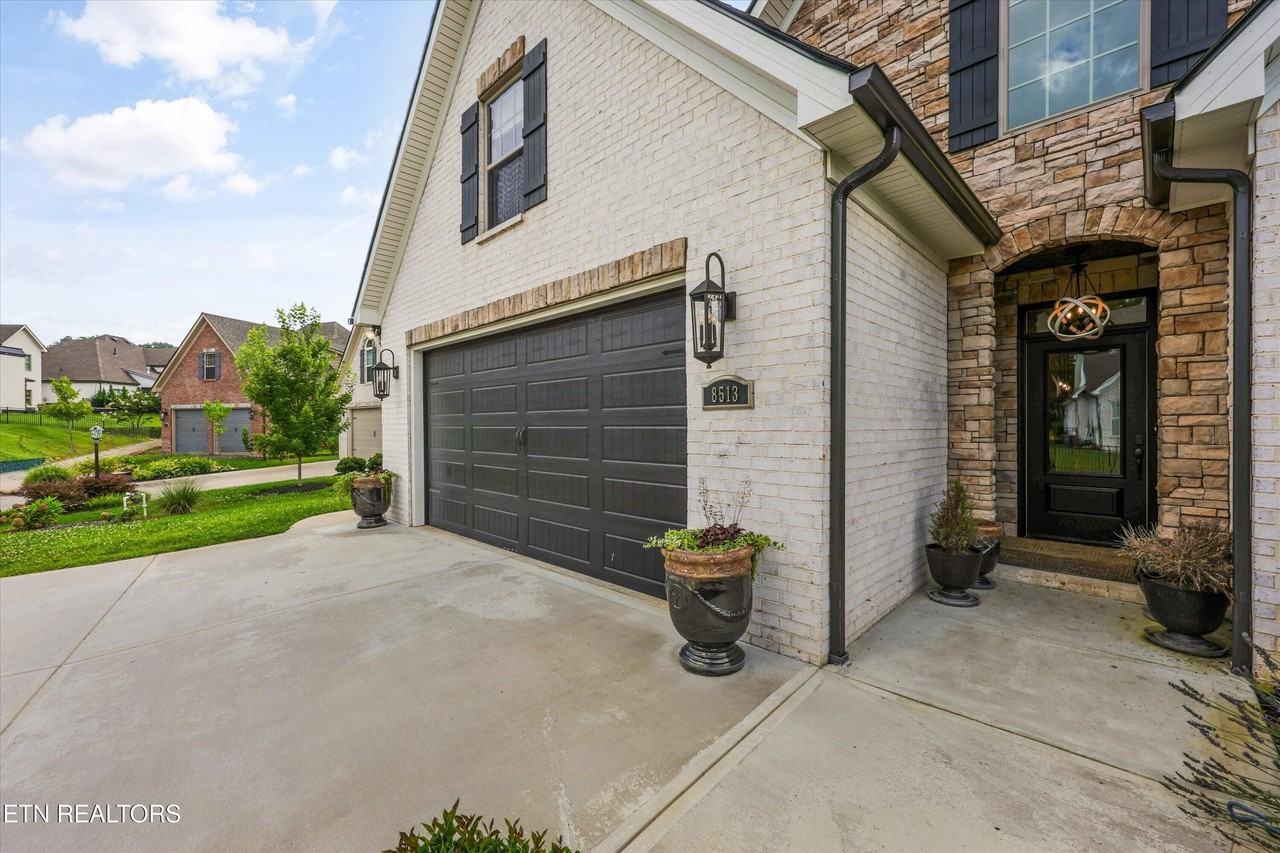 8513 Sunscape Ln - Photo 6 of 44