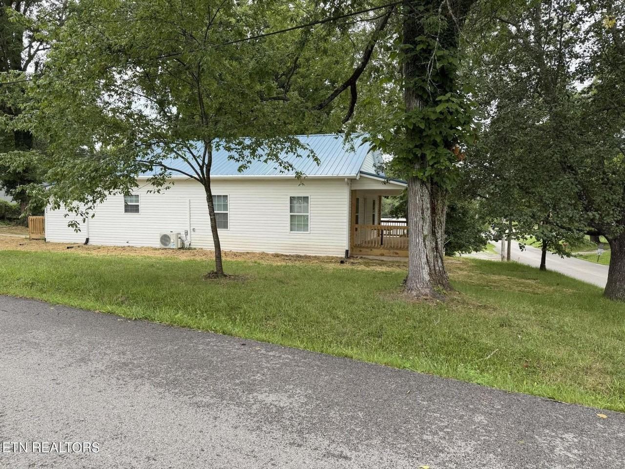 146 Roberts St - Photo 2 of 14