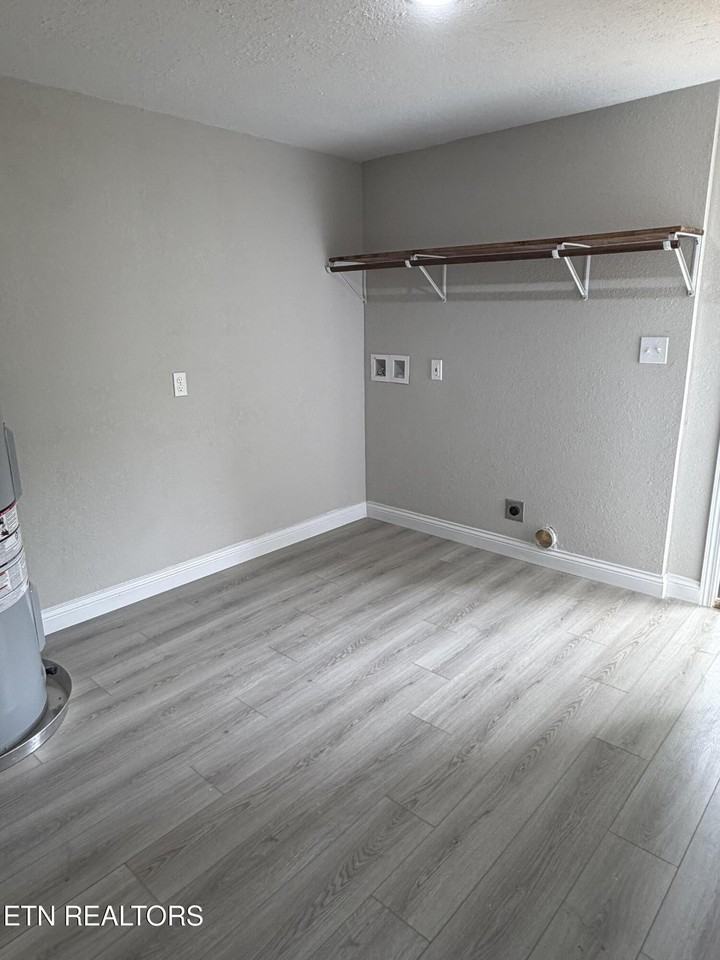 146 Roberts St - Photo 4 of 14