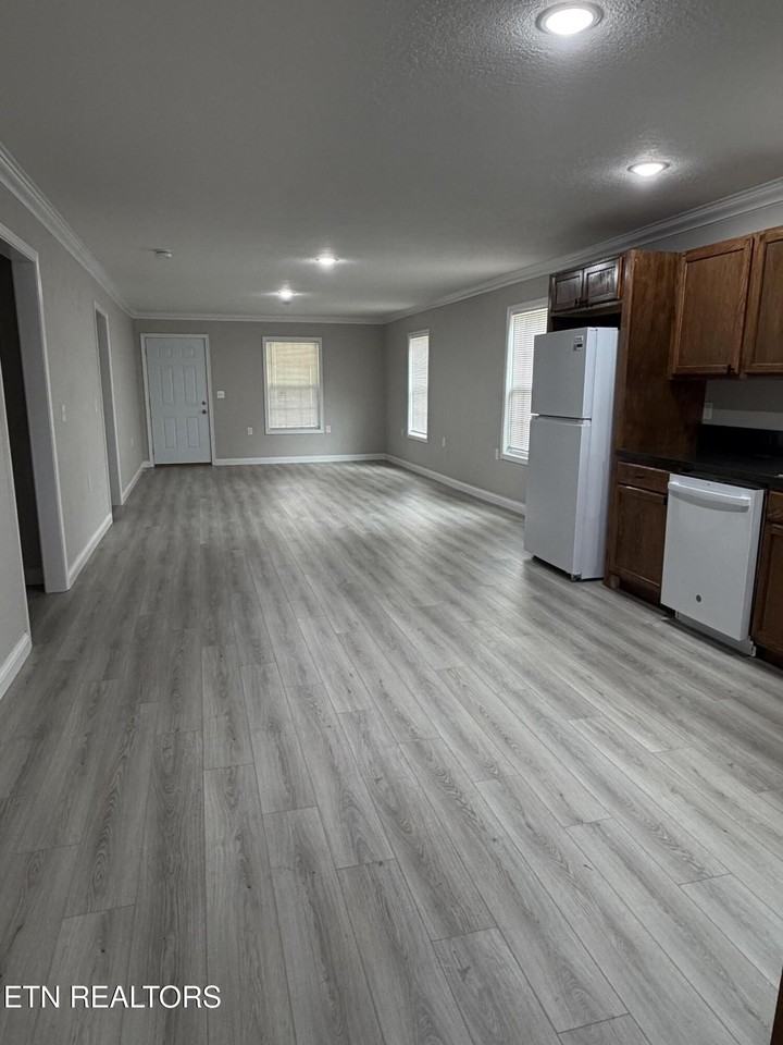 146 Roberts St - Photo 5 of 14