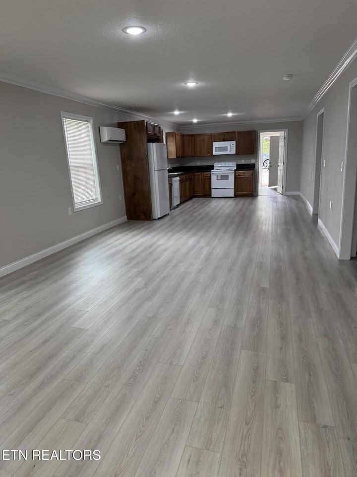 146 Roberts St - Photo 6 of 14