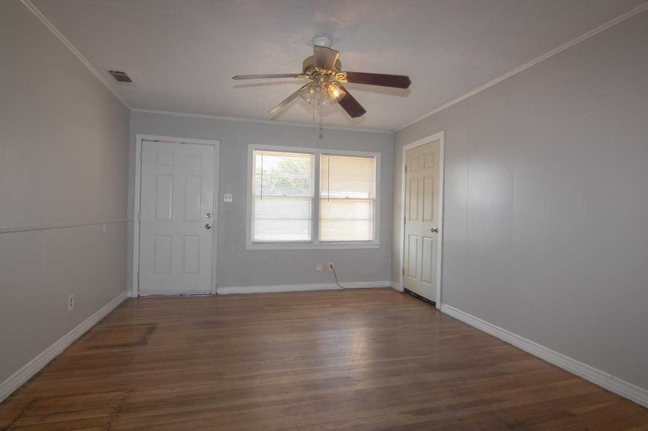 2022 65th St - Photo 4 of 11