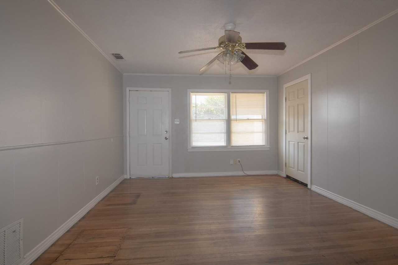 2022 65th St - Photo 5 of 11
