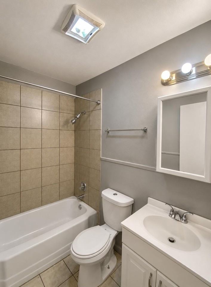 1712 45th St - Photo 4 of 4
