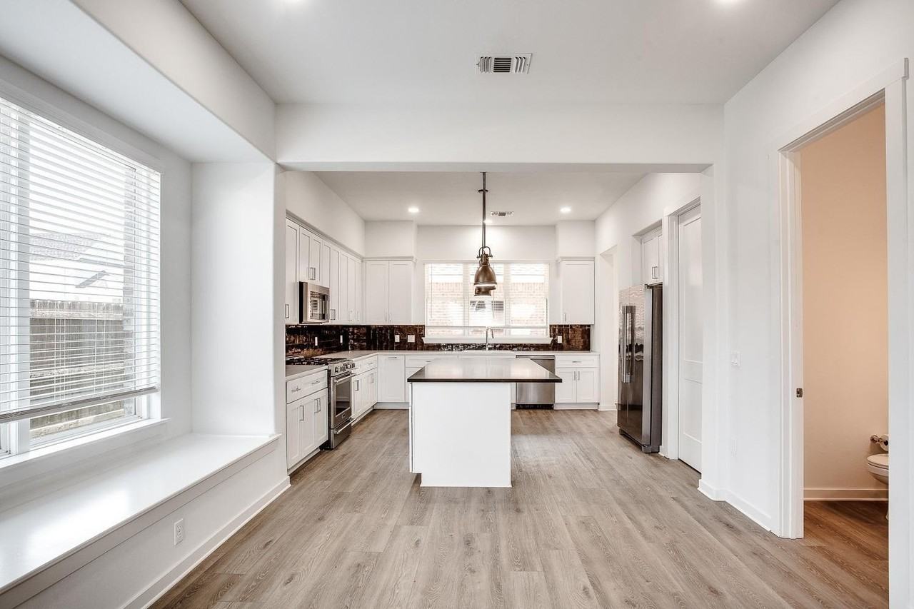 11518 Savannah Ave - Photo 5 of 19