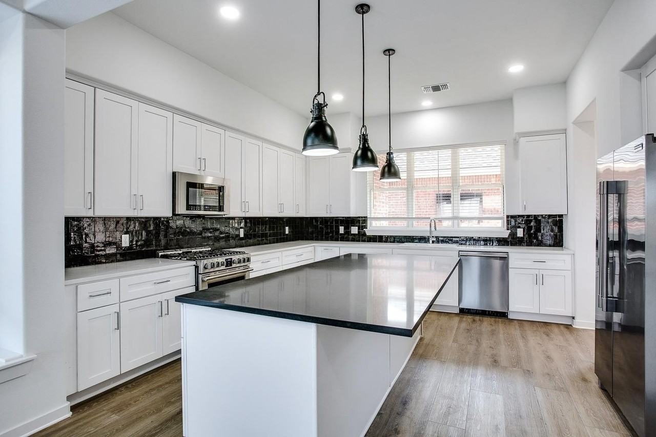 11518 Savannah Ave - Photo 6 of 19