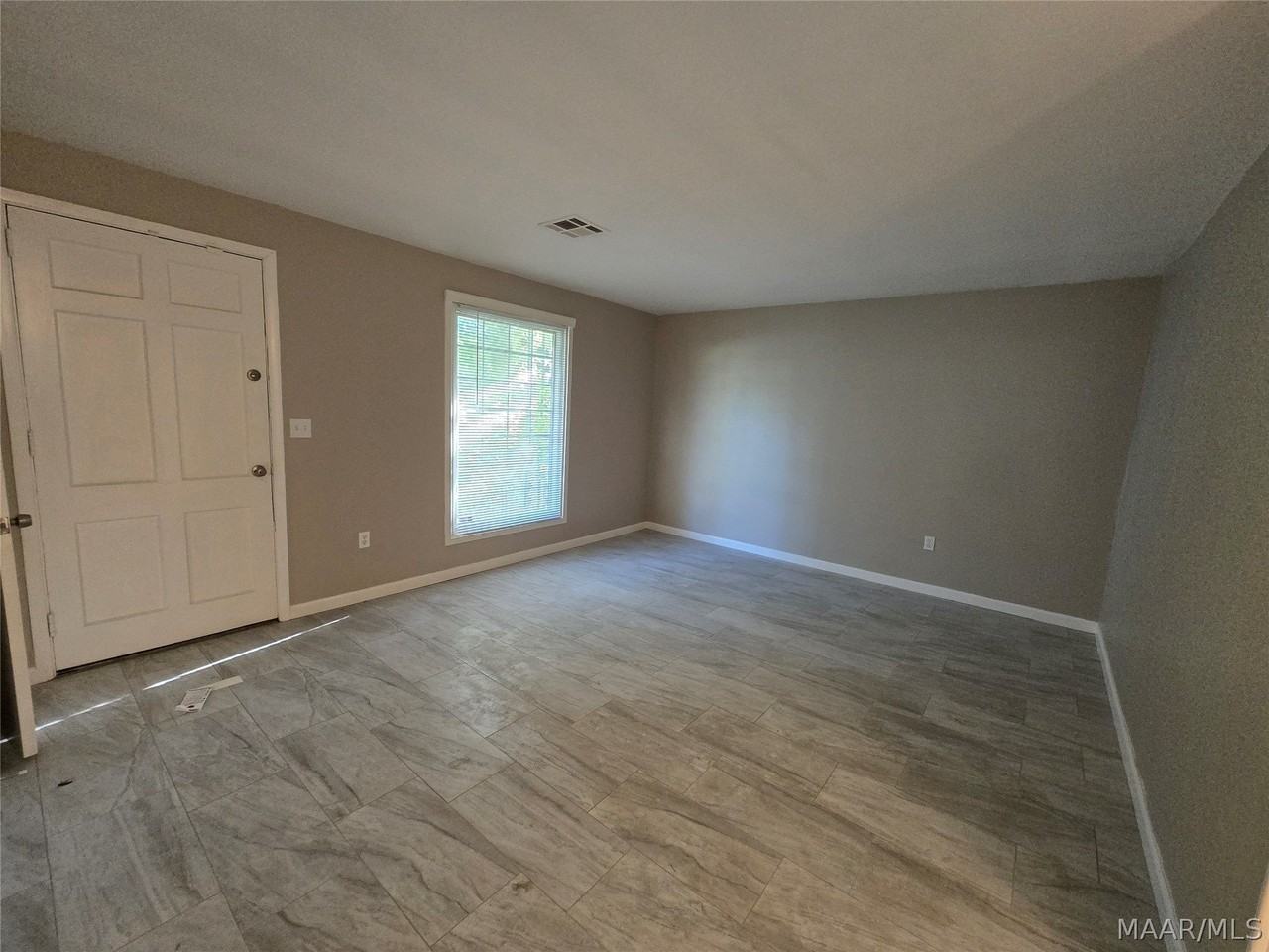 3540 Farwood Dr - Photo 3 of 17