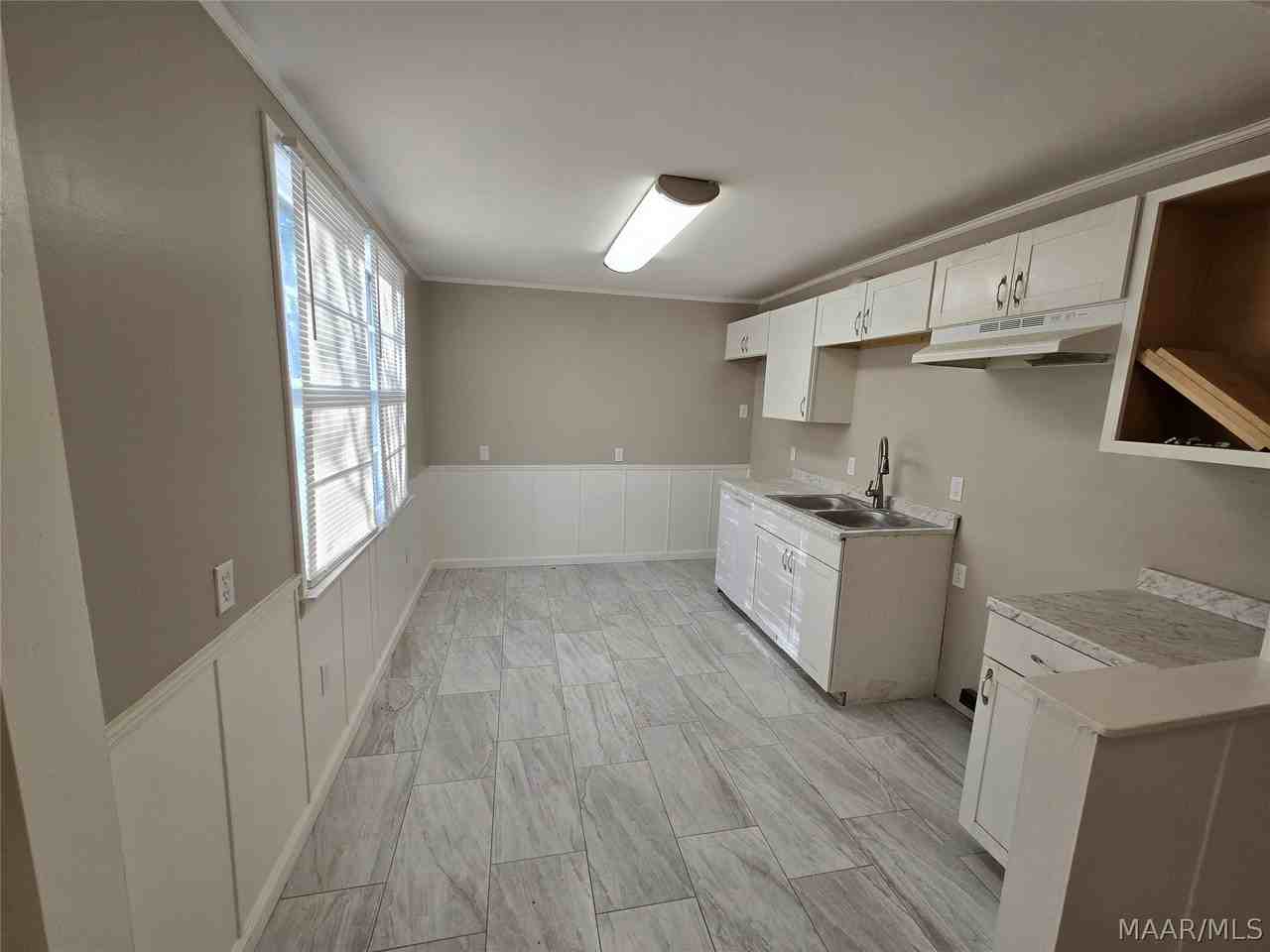 3540 Farwood Dr - Photo 5 of 17