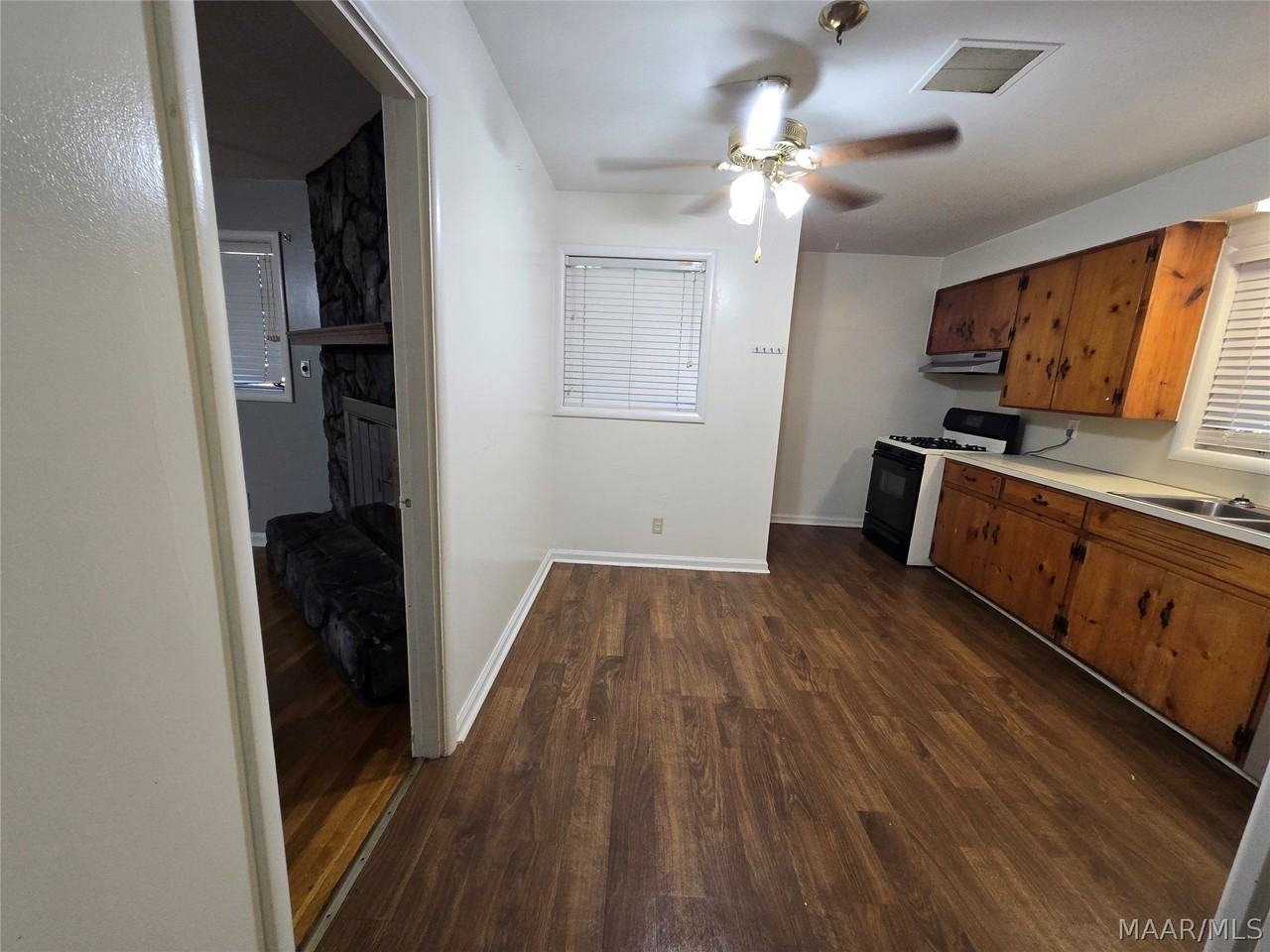 111 Easthaven Rd - Photo 6 of 23