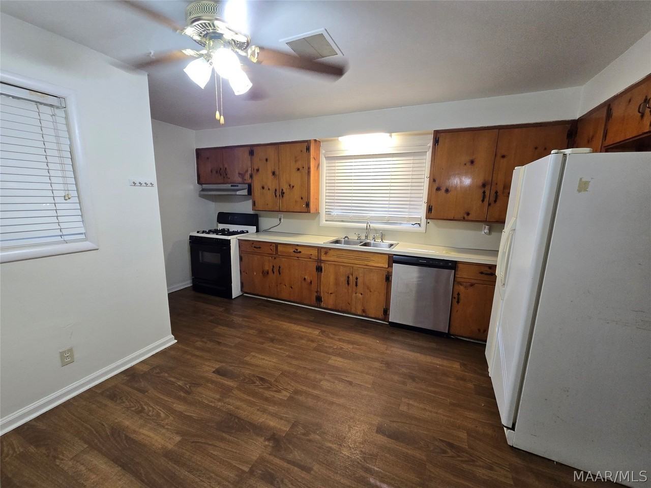 111 Easthaven Rd - Photo 7 of 23