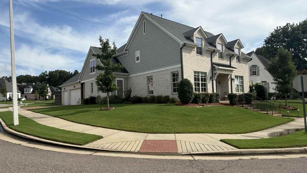327 Belfair Cv - Photo 3 of 18
