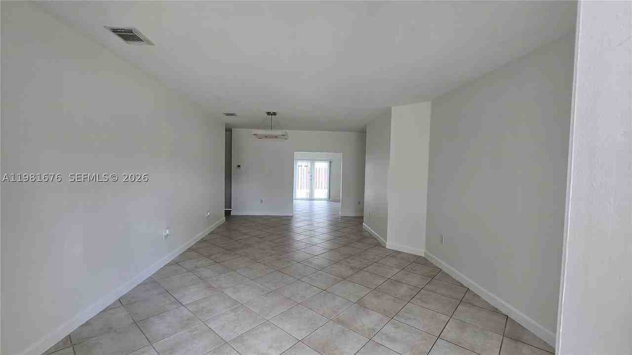 15826 Sw 138th Ter - Photo 4 of 32