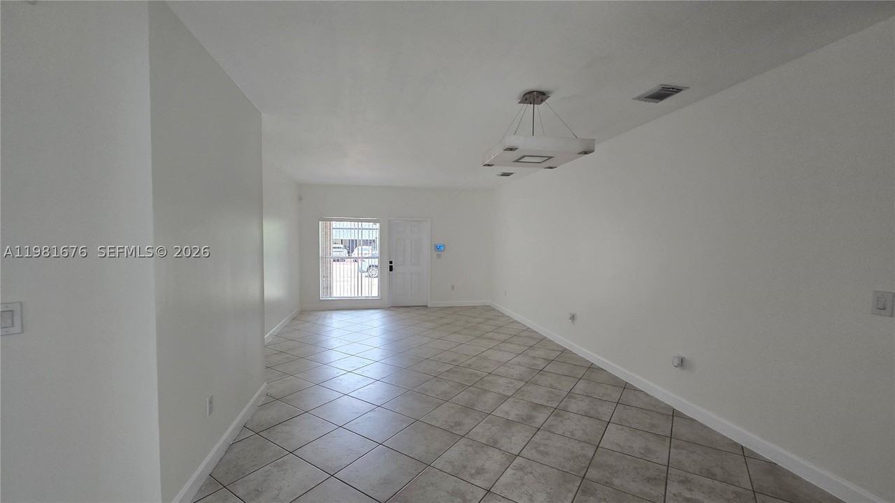 15826 Sw 138th Ter - Photo 5 of 32