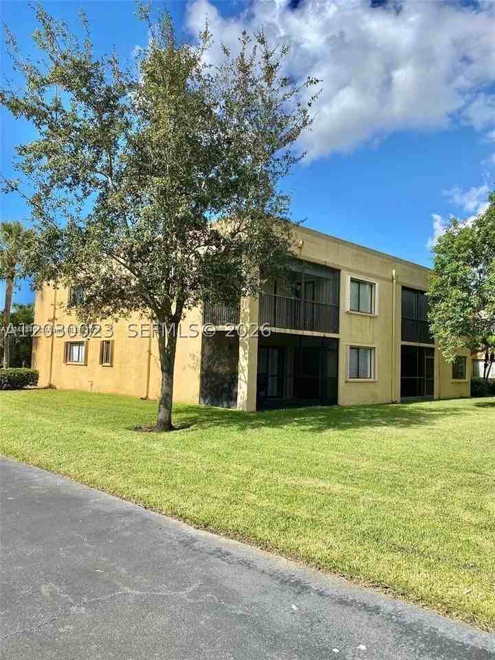 159 Lakeview Dr #204 - Photo 4 of 24