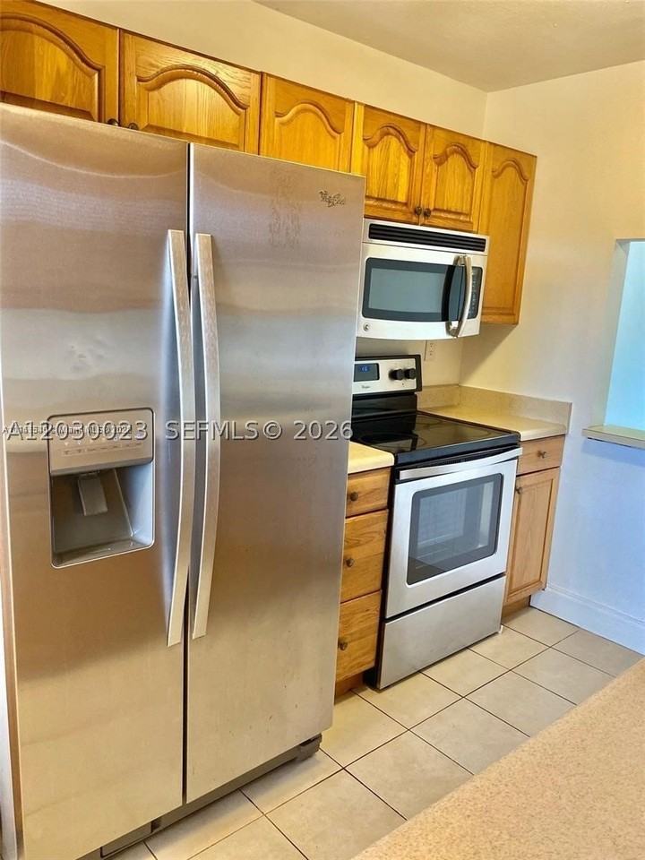 159 Lakeview Dr #204 - Photo 5 of 24