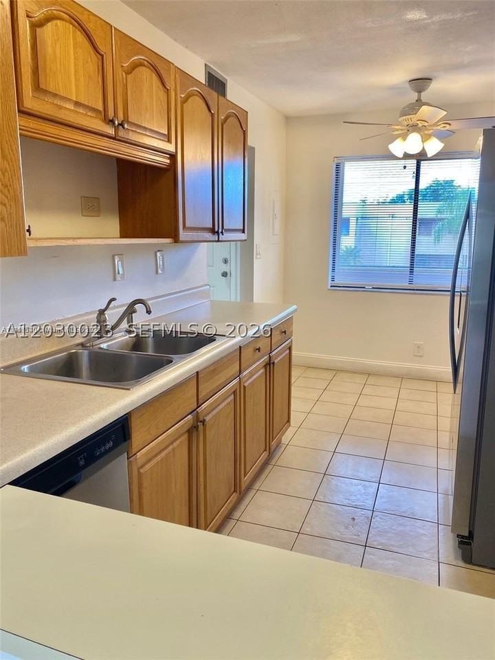 159 Lakeview Dr #204 - Photo 6 of 24