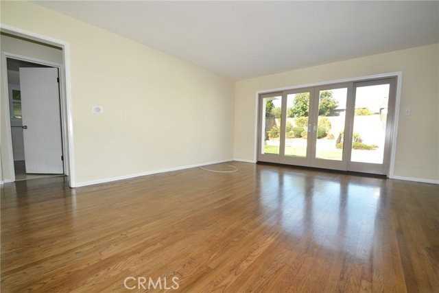 21510 Ellinwood Dr - Photo 2 of 8