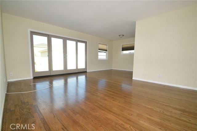 21510 Ellinwood Dr - Photo 4 of 8