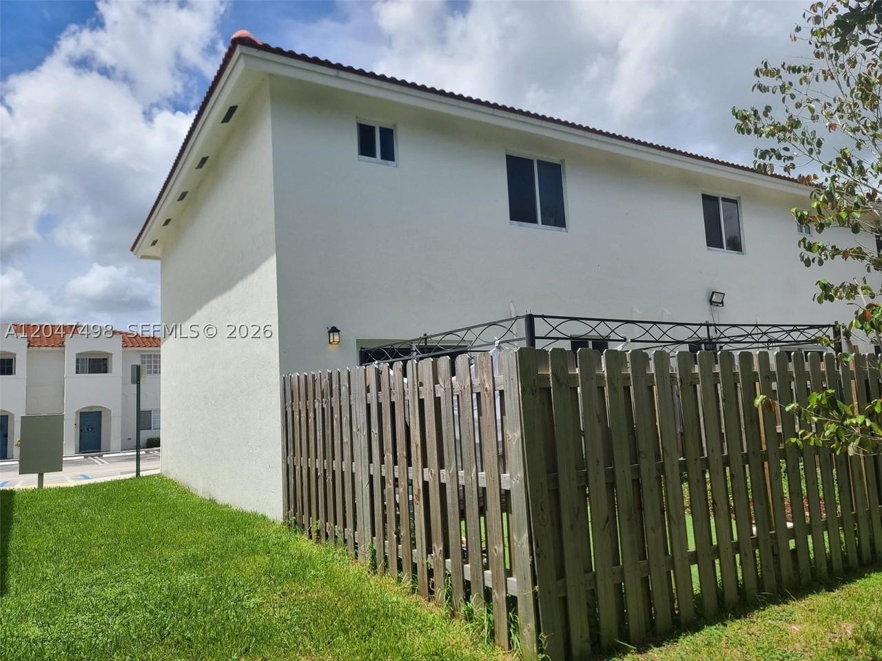 210 Sw 3rd Ct - Photo 3 of 18